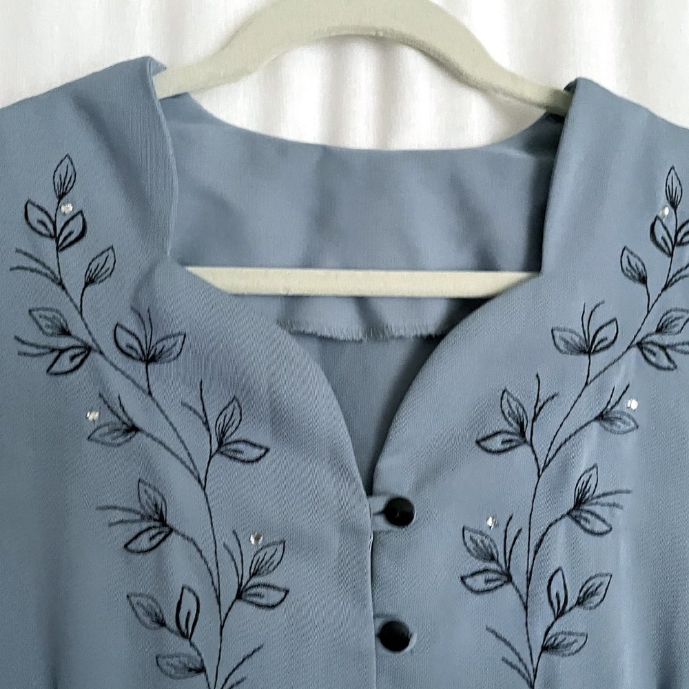 Light-bue / gray women's blouse, embroidered, with rhinestones. Size XL - Picture 2 of 2